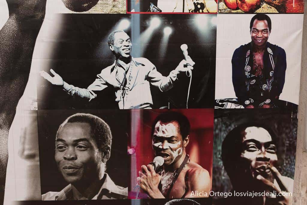 pared llena de fotos de fela kuti en conciertos