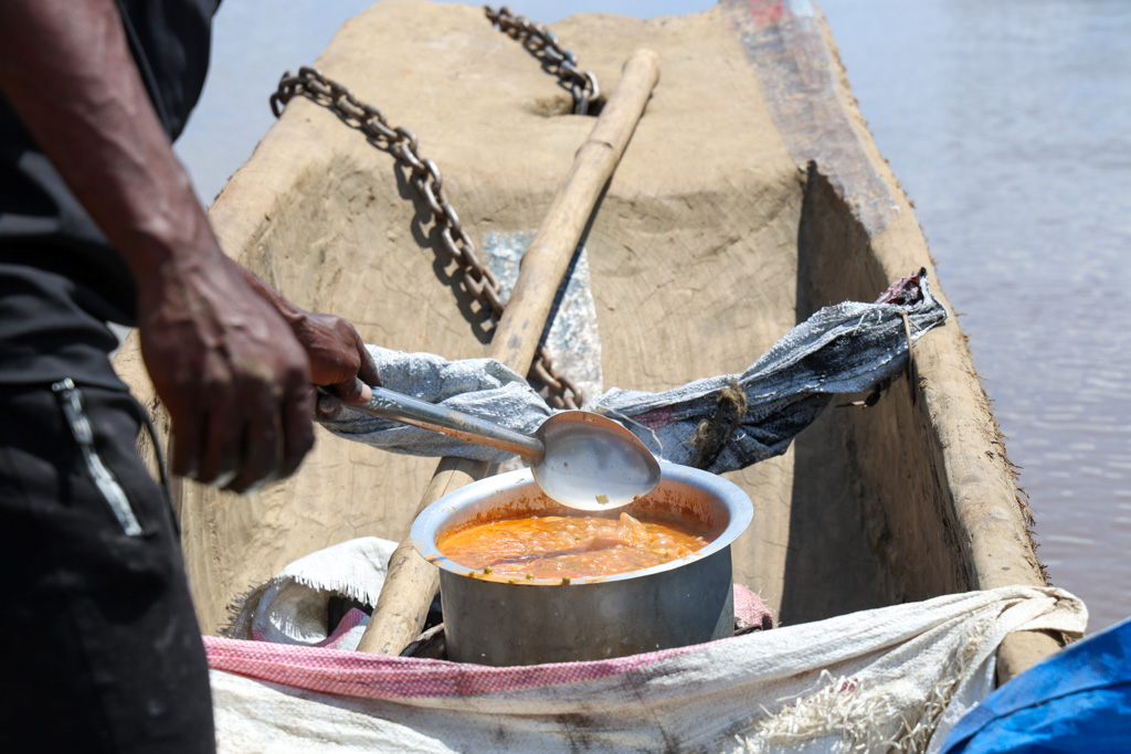 How travel the Congo River