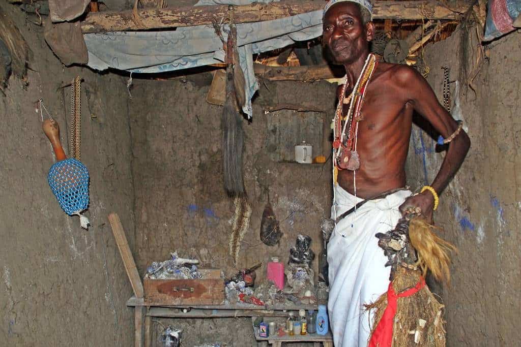 Sacerdote vudu en Benin